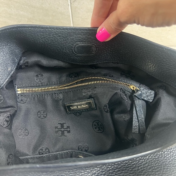 Tory Burch THEA HOBO black leather bag - Picture 9 of 15